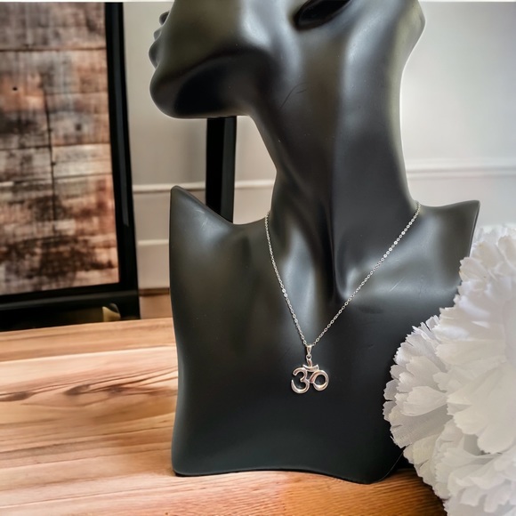 925 sterling silver yoga, Om symbol religious charm necklace pendant first sound - Picture 4 of 4